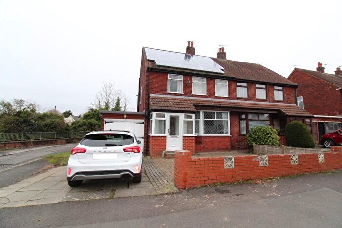 3 Bedroom Semi-Detached House For Sale In Leadale Road, Leyland, Lancashire, PR25