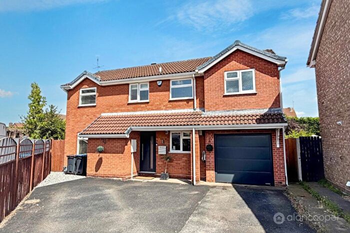4 Bedroom Detached House For Sale In Wendover Drive, Hinckley, LE10