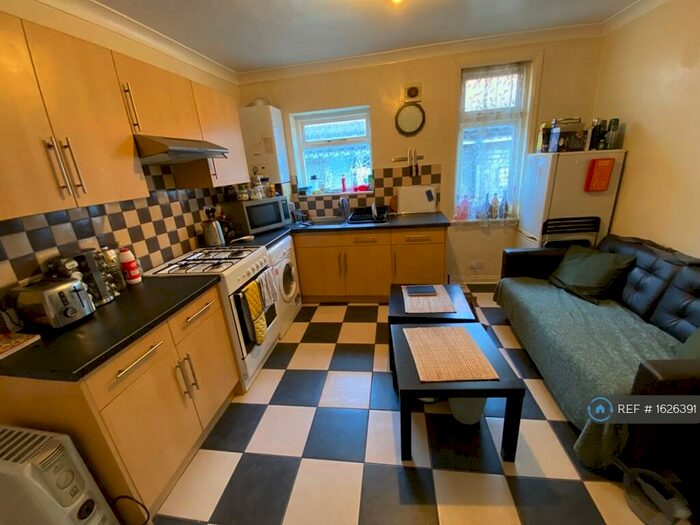 2 Bedroom Flat To Rent In Broadlands Road, Southampton, SO17