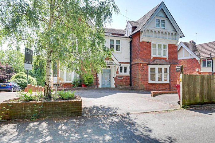 2 Bedroom Apartment For Sale In The Warren, Caversham, Reading, RG4