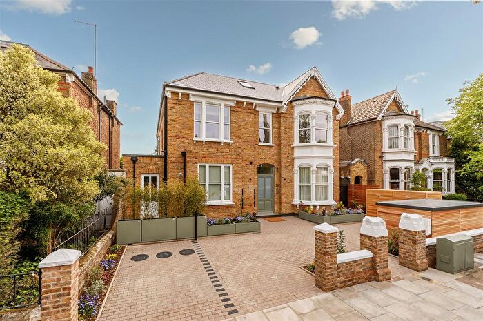 3 Bedroom Flat For Sale In Rosemont Road, London, W3