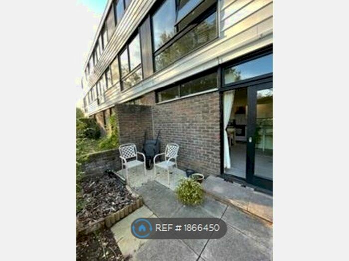 2 Bedroom Maisonette To Rent In Oaklands, Reading, RG1