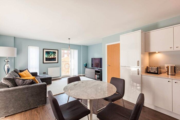 2 Bedroom Flat To Rent In St Clements Avenue, , Bow, London, E3