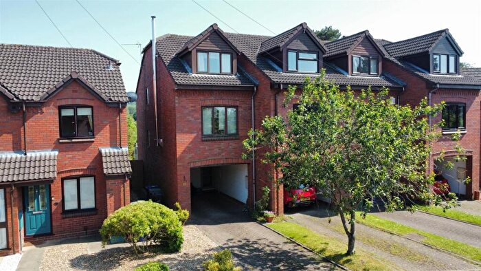 2 Bedroom Town House For Sale In Crofters Close, Stourbridge, DY8