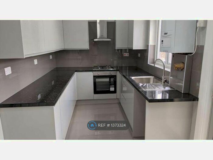 6 Bedroom Terraced House To Rent In Hampton Road, Ilford, IG1