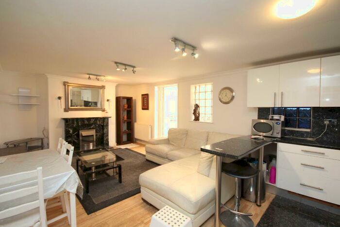 2 Bedroom End Of Terrace House To Rent In Parkhurst Road, Holloway, N7