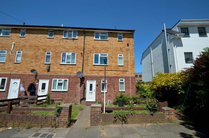 2 Bedroom Maisonette To Rent In Classon Close, West Drayton, UB7