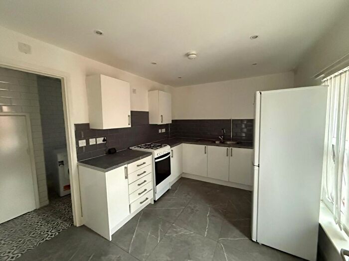 2 Bedroom Flat To Rent In Fern Grove, Liverpool, L8