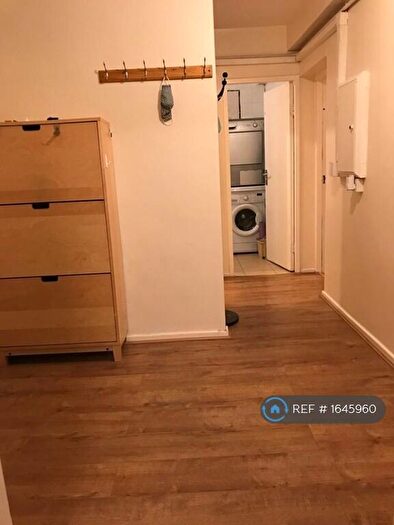 2 Bedroom Flat To Rent In Hurleston House, London, SE8