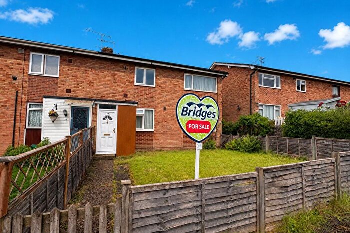 2 Bedroom Flat For Sale In Legge Crescent, Aldershot, Hampshire, GU11