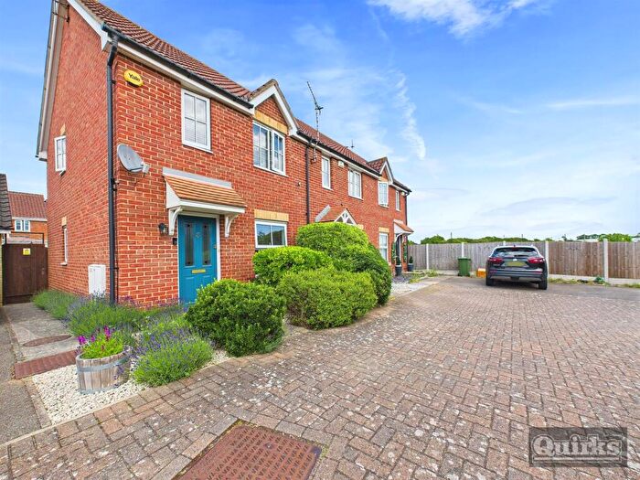 2 Bedroom End Of Terrace House For Sale In Hayling Grove, Wickford, SS12