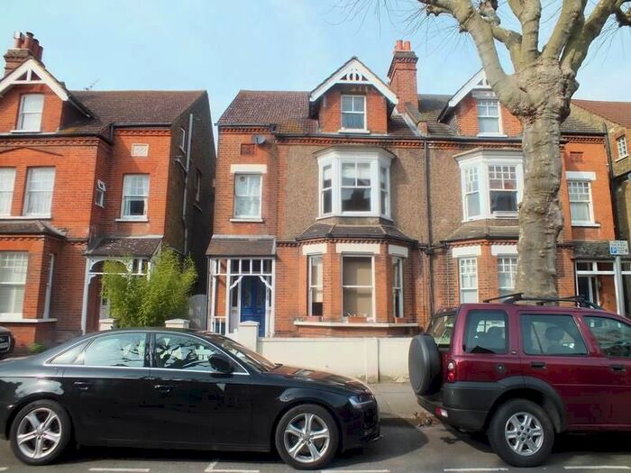 1 Bedroom Flat To Rent In Victoria Avenue, Surbiton, KT6