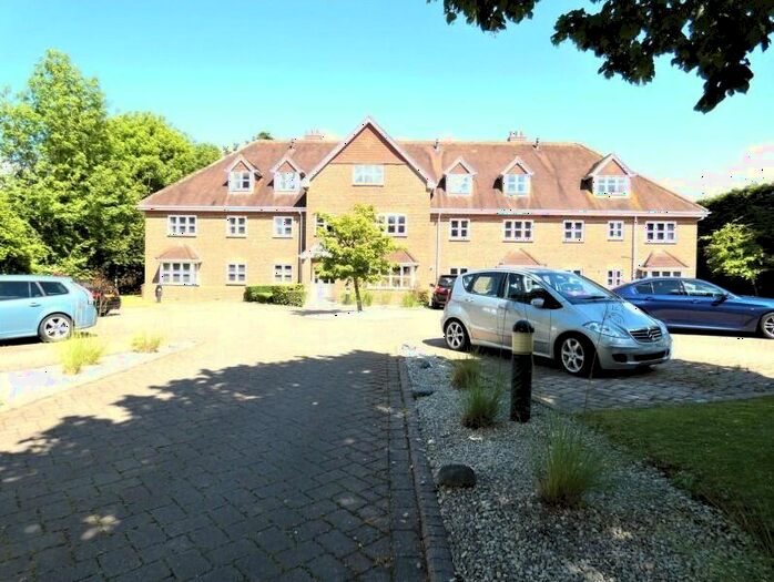 2 Bedroom Apartment To Rent In Wessex Grange, Hook, RG27