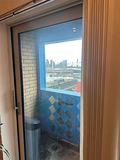 2 Bedroom Apartment To Rent In Western Gateway, London, E16