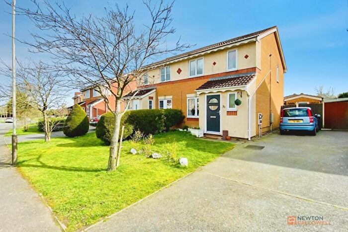 3 Bedroom Semi Detached House For Sale In Boynton Road, Braunstone, LE3