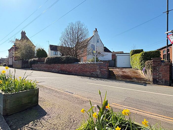 3 Bedroom Cottage For Sale In Hawthorn Road, Wheaton Aston, Stafford, ST19