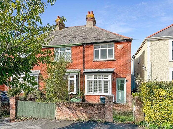 2 Bedroom Cottage To Rent In Solent View Road, Gurnard, Cowes, PO31