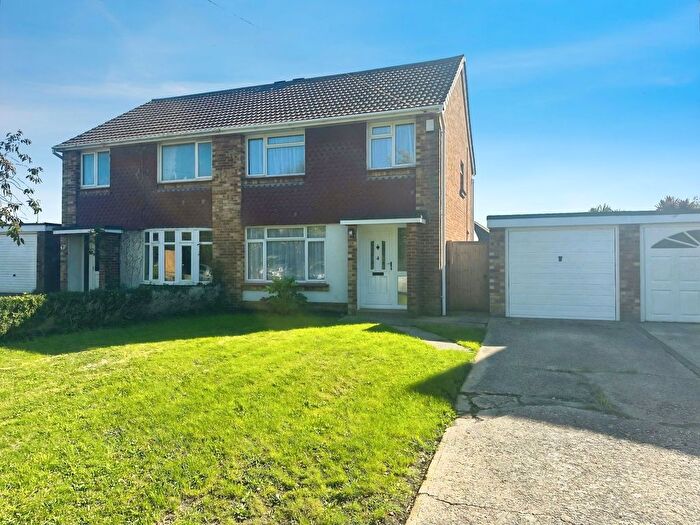 3 Bedroom Semi-Detached House For Sale In Orchard Close, Fawley, Southampton, SO45