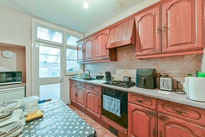 3 Bedroom Terraced House For Sale In Bensham Manor Road, Thornton Heath, CR7