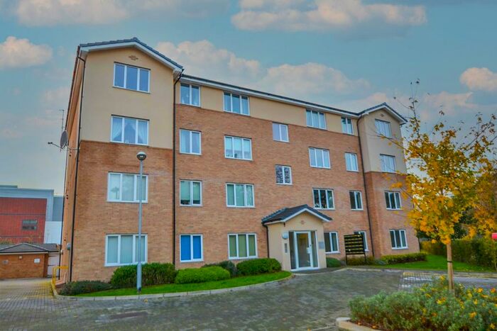 2 Bedroom Apartment To Rent In Woollens Grove, Hertford Road, Hoddesdon, Hertfordshire, EN11