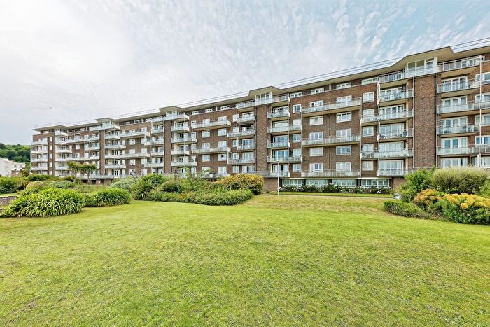 2 Bedroom Flat To Rent In The Gateway, Dover, CT16