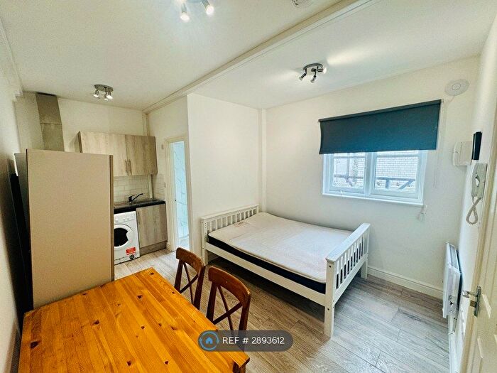 Studio To Rent In High St, Croydon, CR0
