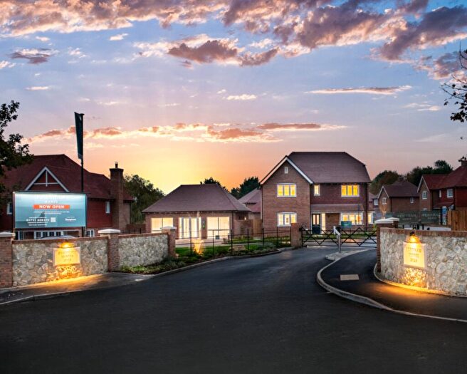 4 Bedroom Detached House For Sale In Chapel Garden Close, West Maling, ME19