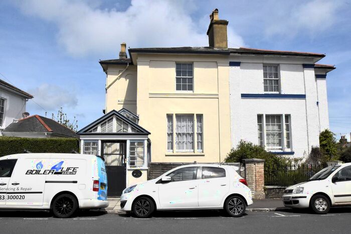 1 Bedroom Flat To Rent In John Street, Ryde, PO33