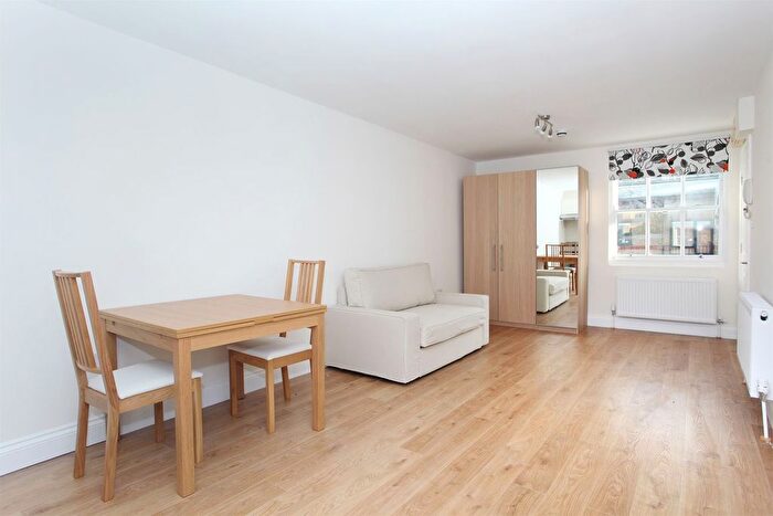 Studio To Rent In Cambridge Grove, Hammersmith, London, W6