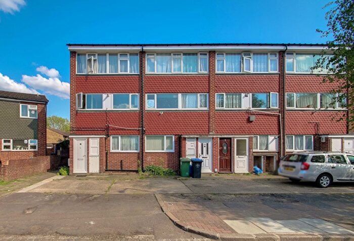 2 Bedroom Maisonette For Sale In Maybank Avenue, Wembley, HA0