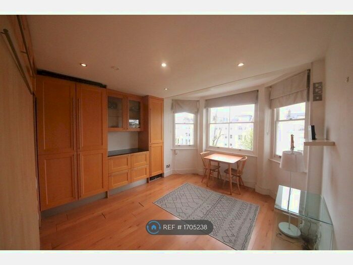 Studio To Rent In Pinehurst Court, London, W11