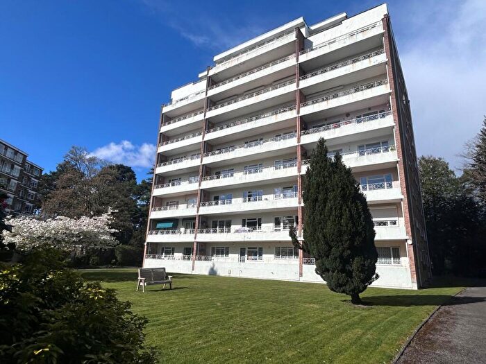 3 Bedroom Flat For Sale In Lindsay Road, Branksome Park, BH13