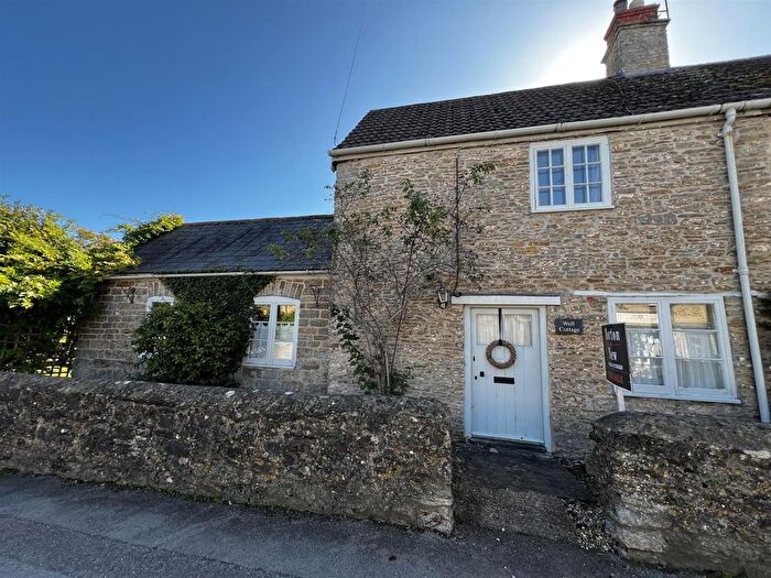 2 Bedroom End Of Terrace House For Sale In Station Road, Stalbridge, DT10