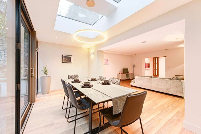 2 Bedroom Flat For Sale In Harcourt Terrace, Chelsea, London, SW10