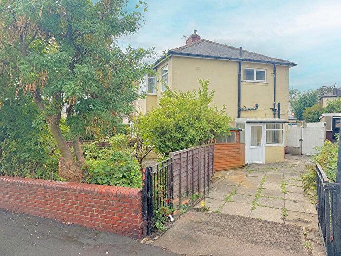 3 Bedroom Semi-Detached House For Sale In Willow Drive, Odsal, Bradford, BD6