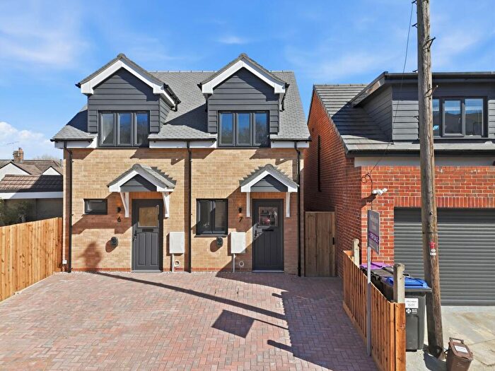 2 Bedroom Semi Detached House For Sale In Cooks Way, Hitchin, SG4