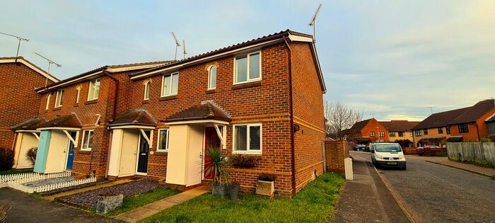 2 Bedroom End Of Terrace House To Rent In Fletcher Drive, Wickford, Essex SS12