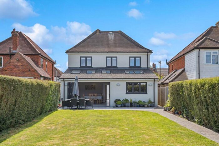 4 Bedroom Detached House For Sale In Green Road, High Wycombe, HP13