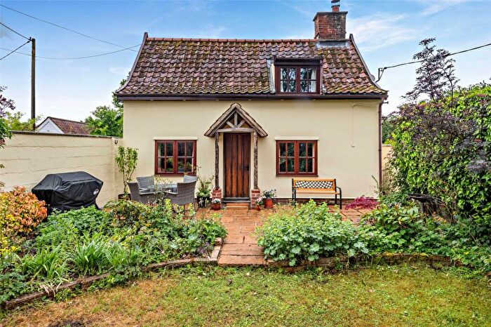2 Bedroom Detached House For Sale In Ashwellthorpe Road, Wreningham, Norwich, Norfolk, NR16