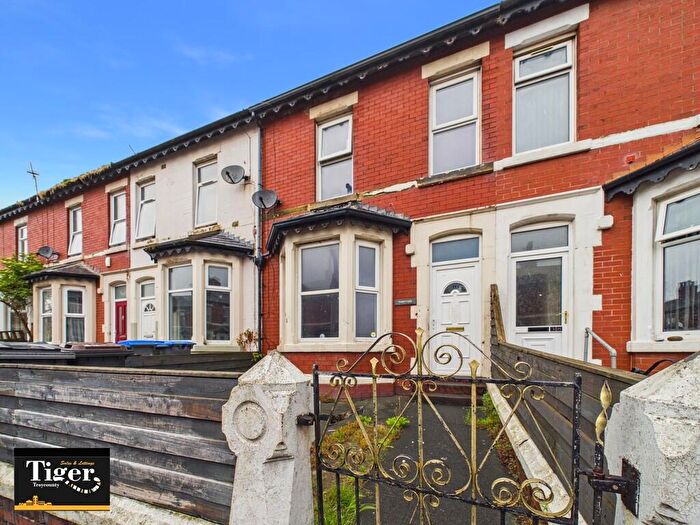 4 Bedroom Terraced House For Sale In Hawthorn Road, Blackpool, FY1