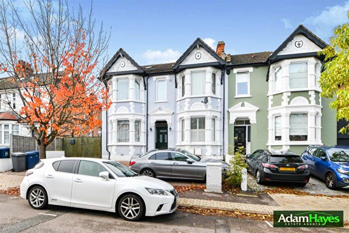 2 Bedroom Maisonette For Sale In Grove Road, North Finchley, N12