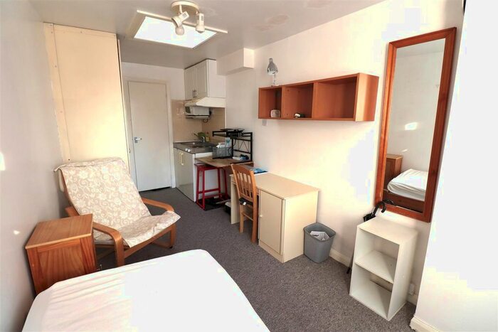 Studio To Rent In Helenslea Avenue, London, NW11