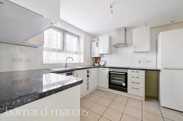 2 Bedroom Flat To Rent In Laburnum Road, Mitcham, CR4