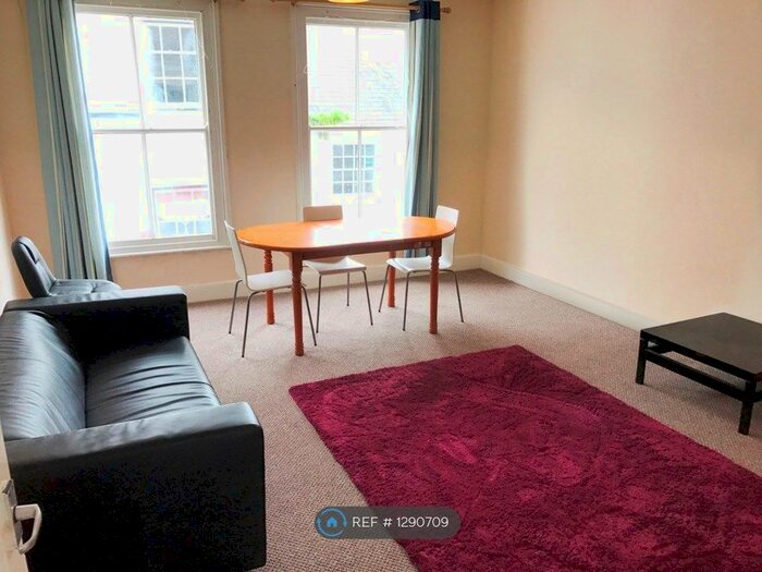 3 Bedroom Flat To Rent In Church Street, Falmouth TR11