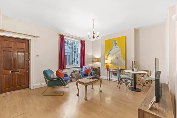 2 Bedroom Flat For Sale In Warwick Way, London, SW1V