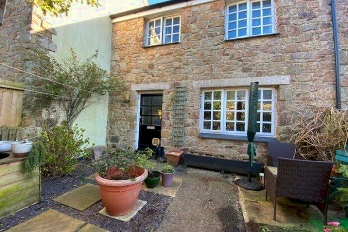 2 Bedroom Property To Rent In Meneage Parc, Helston, TR13