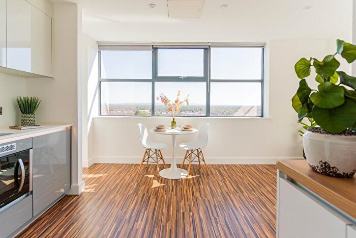 1 Bedroom Apartment To Rent In Chester Road, Manchester, Greater Manchester, M16