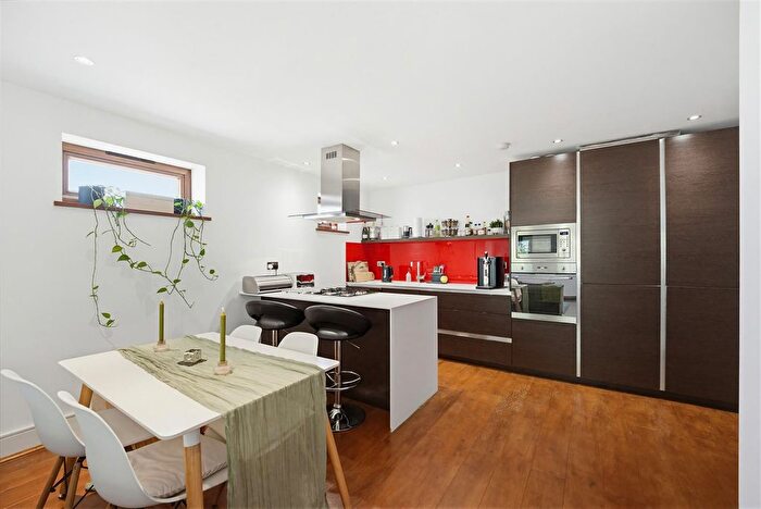 2 Bedroom Flat For Sale In - Broadway, Ealing, London, W13
