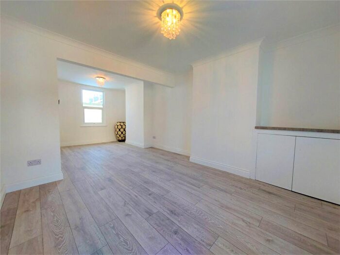 3 Bedroom Terraced House To Rent In Wrotham Road, Gravesend, DA11