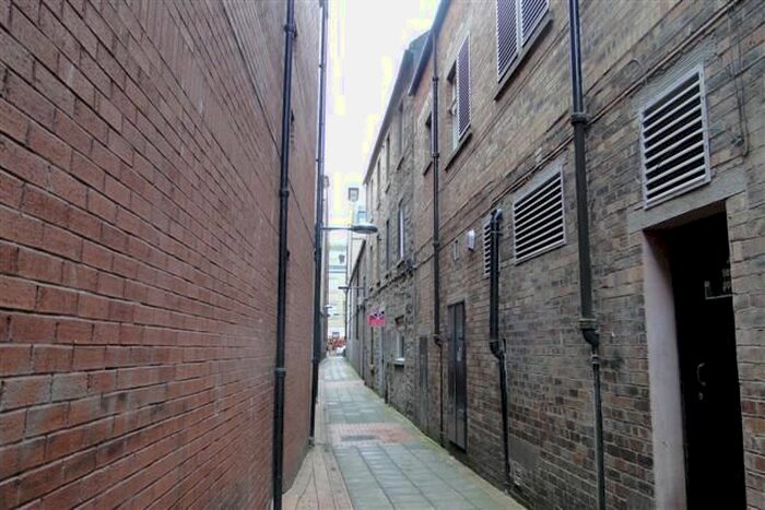 2 Bedroom Flat To Rent In Cutlog Vennel, Perth, PH1